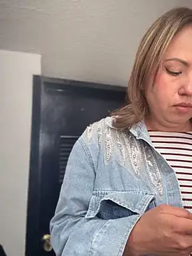 Snapshot of VIOLETA-25_ chatting on 22, 10, 2025 VIOLETA-25 online show from 22, 10, 2025