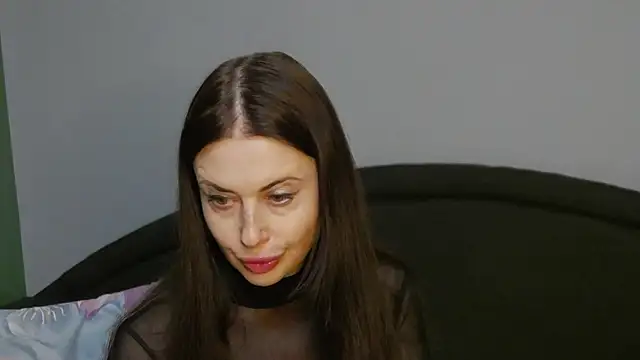 Mia Lovi online show from 28, 2, 2025