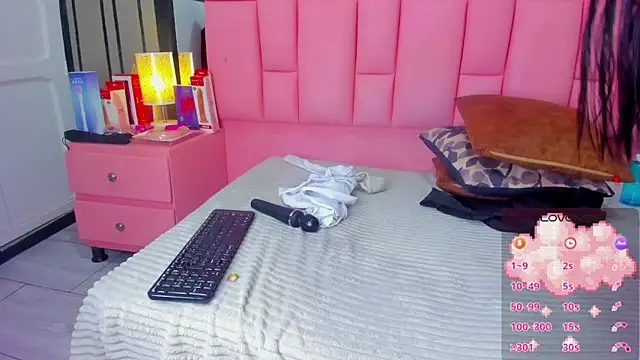 Ashleimoss online show from 10, 2, 2025