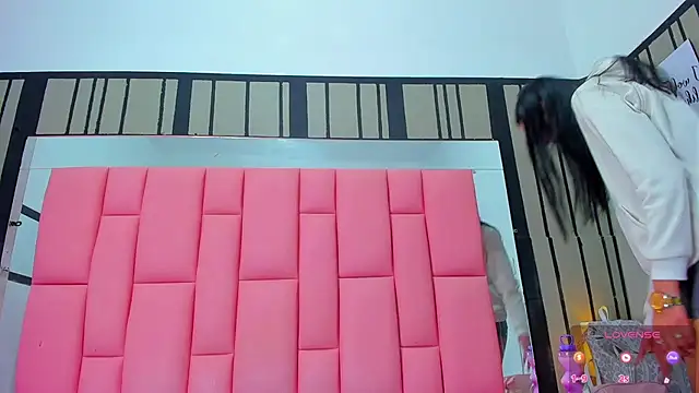 Ashleimoss online show from 12, 3, 2025