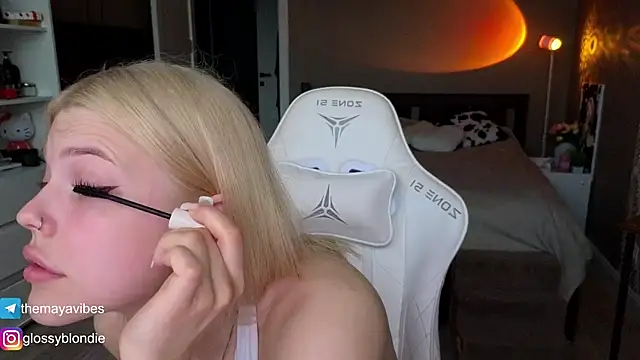 Snapshot of Maya_Rave chatting on 25, 4, 2026 Maya Rave online show from 25, 4, 2026