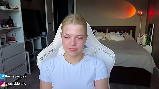 Snapshot of Maya_Rave chatting on 3, 5, 2026 Maya Rave online show from 3, 5, 2026