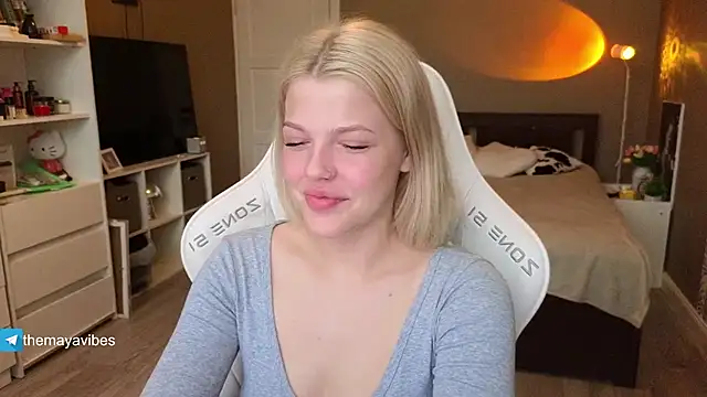 Snapshot of Maya_Rave chatting on 5, 5, 2026 Maya Rave online show from 5, 5, 2026