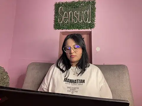 Snapshot of PoliBenett_ chatting on 11, 2, 2025 PoliBenett online show from 11, 2, 2025