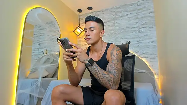 Snapshot of Aron_Bolt chatting on 18, 10, 2025 Aron Bolt online show from 18, 10, 2025