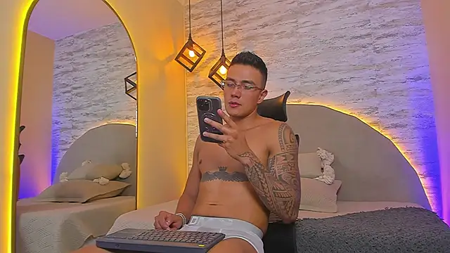 Aron Bolt online show from 5, 2, 2026