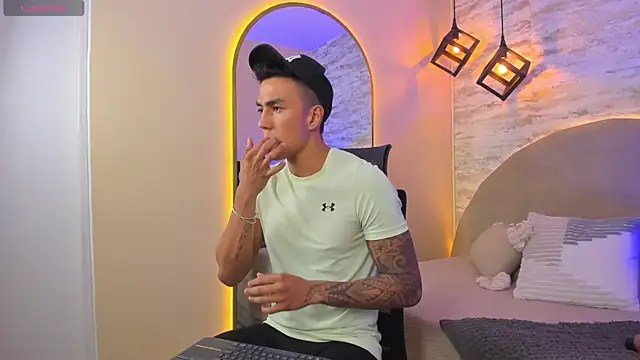 Aron Bolt online show from 6, 4, 2026