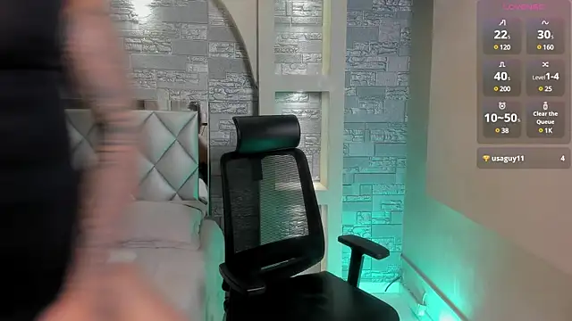 Snapshot of Aron_Bolt chatting on 8, 3, 2025 Aron Bolt online show from 8, 3, 2025