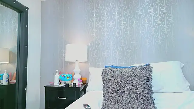 HazelMoret online show from 8, 2, 2026