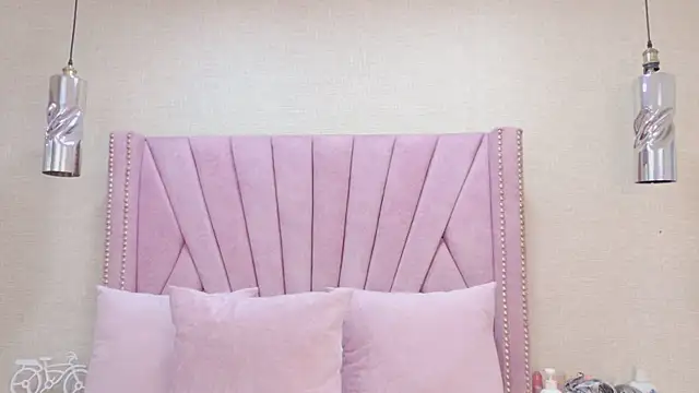 HazelMoret online show from 23, 9, 2025