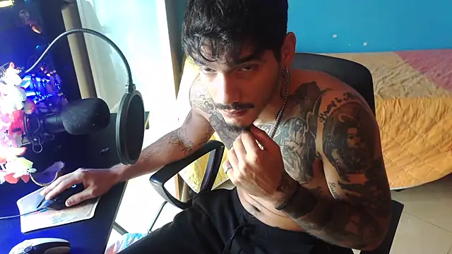 Badboyi1997 online show from 22, 10, 2025