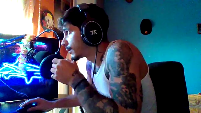 Badboyi1997 online show from 28, 10, 2025