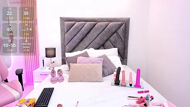 Snapshot of ValeryPettry_1 chatting on 8, 10, 2025 ValeryPettry 1 online show from 8, 10, 2025