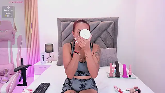 Snapshot of ValeryPettry_1 chatting on 15, 10, 2025 ValeryPettry 1 online show from 15, 10, 2025