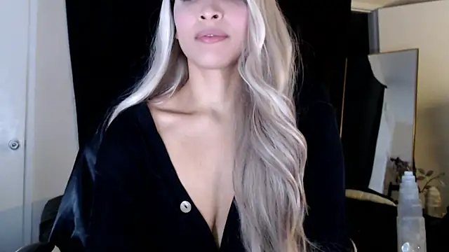 liadivina online show from 5, 3, 2025