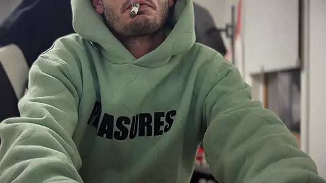 Snapshot of Dylansd chatting on 13, 12, 2024 Dylansd online show from 13, 12, 2024