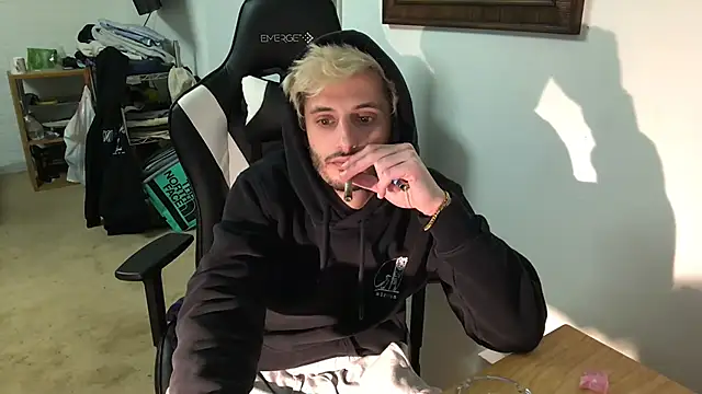 Snapshot of Dylansd chatting on 4, 3, 2025 Dylansd online show from 4, 3, 2025