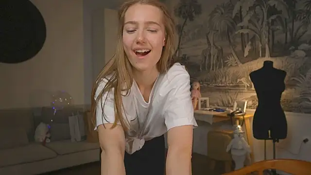 solar bella online show from 4, 1, 2025