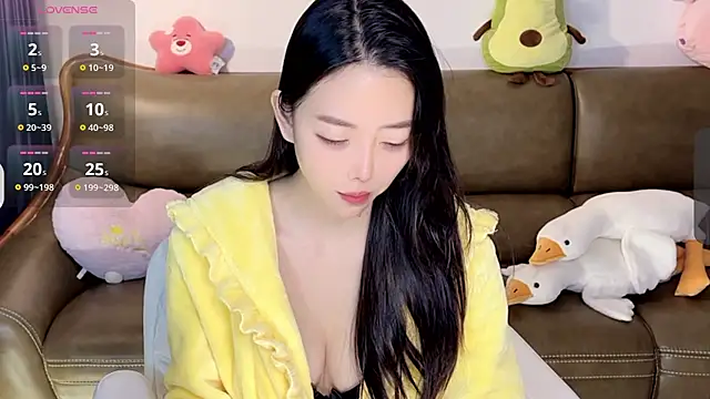 Snapshot of Yilin1999 chatting on 23, 1, 2025 Yilin1999 online show from 23, 1, 2025