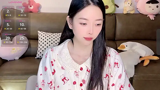 Snapshot of Yilin1999 chatting on 5, 2, 2025 Yilin1999 online show from 5, 2, 2025