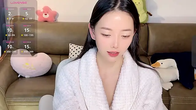 Snapshot of Yilin1999 chatting on 13, 2, 2025 Yilin1999 online show from 13, 2, 2025