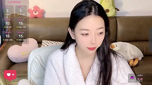 Snapshot of Yilin1999 chatting on 7, 3, 2025 Yilin1999 online show from 7, 3, 2025