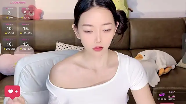 Snapshot of Yilin1999 chatting on 8, 3, 2025 Yilin1999 online show from 8, 3, 2025