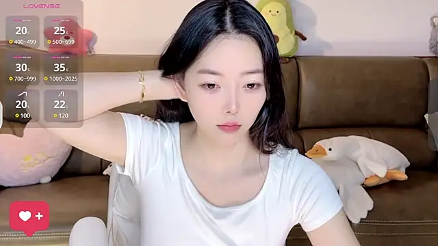 Snapshot of Yilin1999 chatting on 5, 3, 2025 Yilin1999 online show from 5, 3, 2025