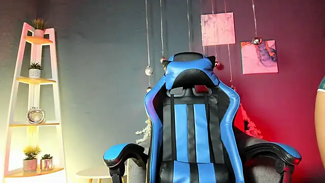 Cami  Smiith online show from 14, 12, 2024