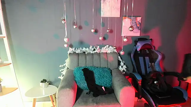 Cami  Smiith online show from 9, 12, 2024