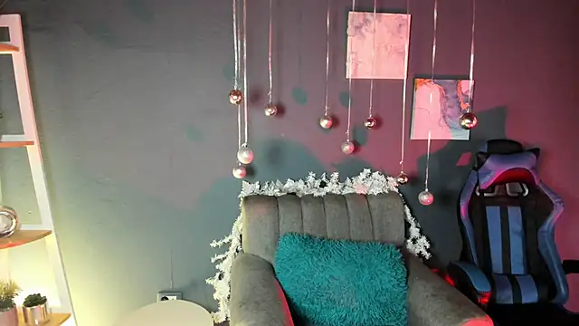 Cami  Smiith online show from 11, 12, 2024