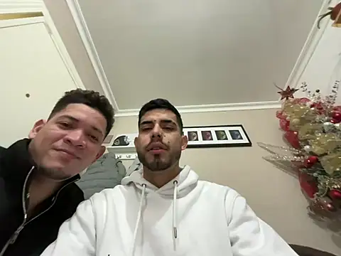 Snapshot of Chicos_defiesta chatting on 4, 1, 2025 Chicos defiesta online show from 4, 1, 2025