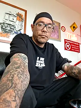 mileflav0r online show from 13, 4, 2026