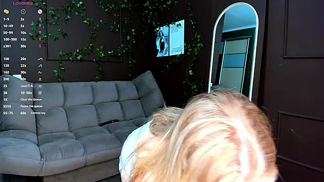 Snapshot of LinaCristonsen chatting on 25, 2, 2025 LinaCristonsen online show from 25, 2, 2025