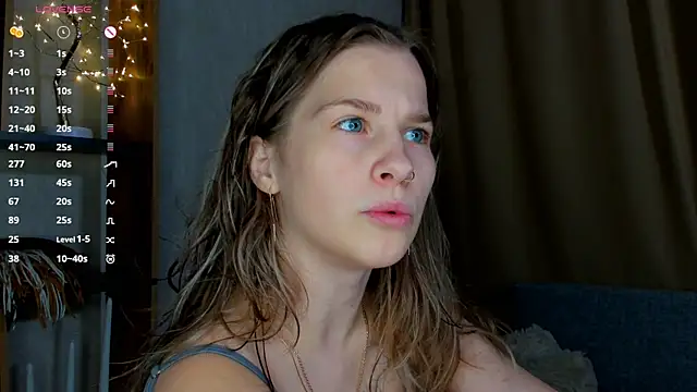 Snapshot of LinaCristonsen chatting on 4, 12, 2024 LinaCristonsen online show from 4, 12, 2024