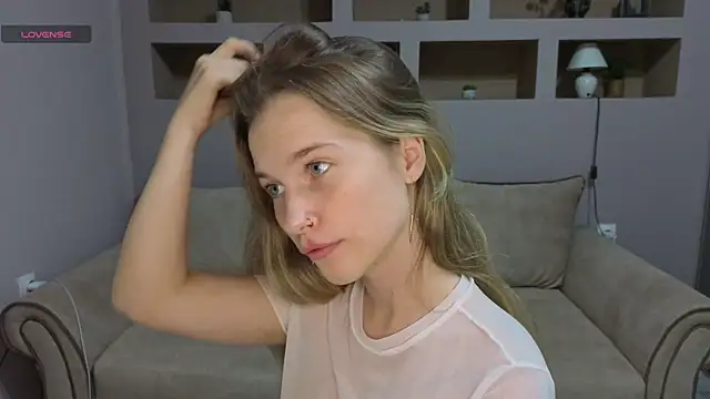 Snapshot of LinaCristonsen chatting on 10, 9, 2025 LinaCristonsen online show from 10, 9, 2025