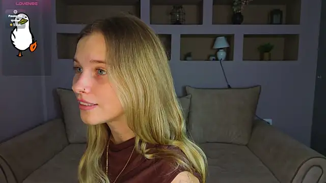 Snapshot of LinaCristonsen chatting on 5, 10, 2025 LinaCristonsen online show from 5, 10, 2025