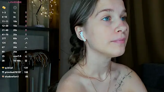 Snapshot of LinaCristonsen chatting on 8, 12, 2024 LinaCristonsen online show from 8, 12, 2024