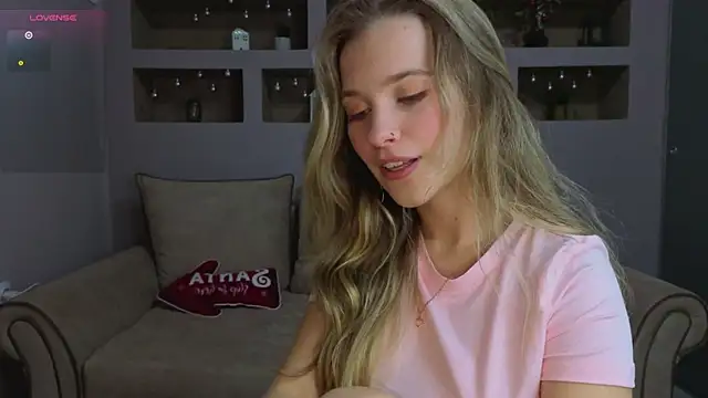 LinaCristonsen online show from 5, 12, 2025