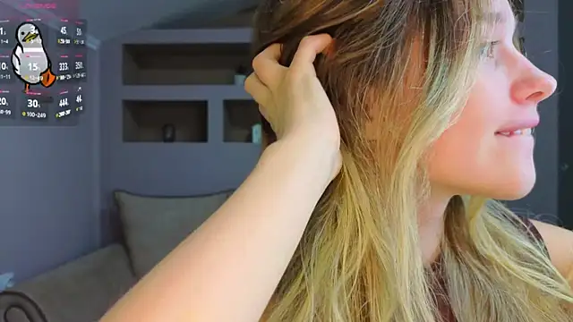 Snapshot of LinaCristonsen chatting on 14, 10, 2025 LinaCristonsen online show from 14, 10, 2025