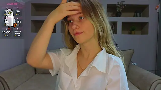 Snapshot of LinaCristonsen chatting on 30, 10, 2025 LinaCristonsen online show from 30, 10, 2025