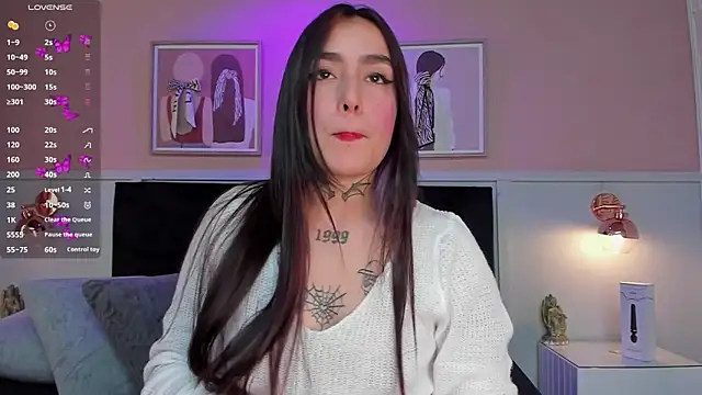 Snapshot of elodie_walker chatting on 19, 10, 2025 elodie walker online show from 19, 10, 2025