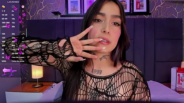 Snapshot of elodie_walker chatting on 25, 10, 2025 elodie walker online show from 25, 10, 2025