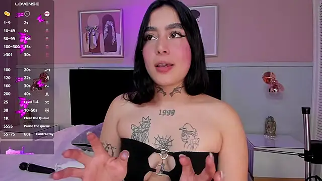 Snapshot of elodie_walker chatting on 22, 11, 2025 elodie walker online show from 22, 11, 2025