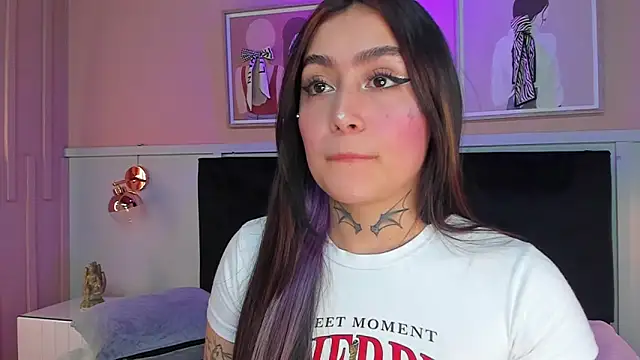 Snapshot of elodie_walker chatting on 15, 10, 2025 elodie walker online show from 15, 10, 2025