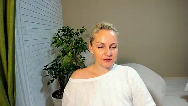 Alicee Gracee online show from 2, 2, 2025