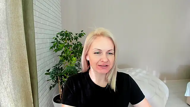 Alicee Gracee online show from 8, 2, 2025