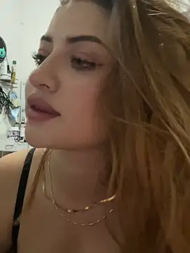 Snapshot of cristal-evanns chatting on 31, 5, 2026 cristal-evanns online show from 31, 5, 2026