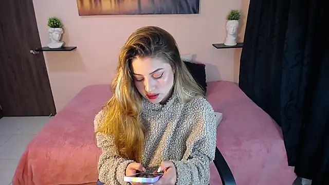 cristal-evanns online show from 25, 11, 2025