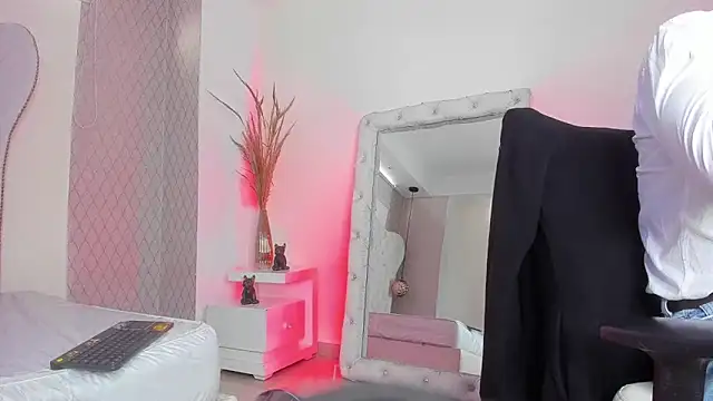 Lucii fer  online show from 18, 4, 2026